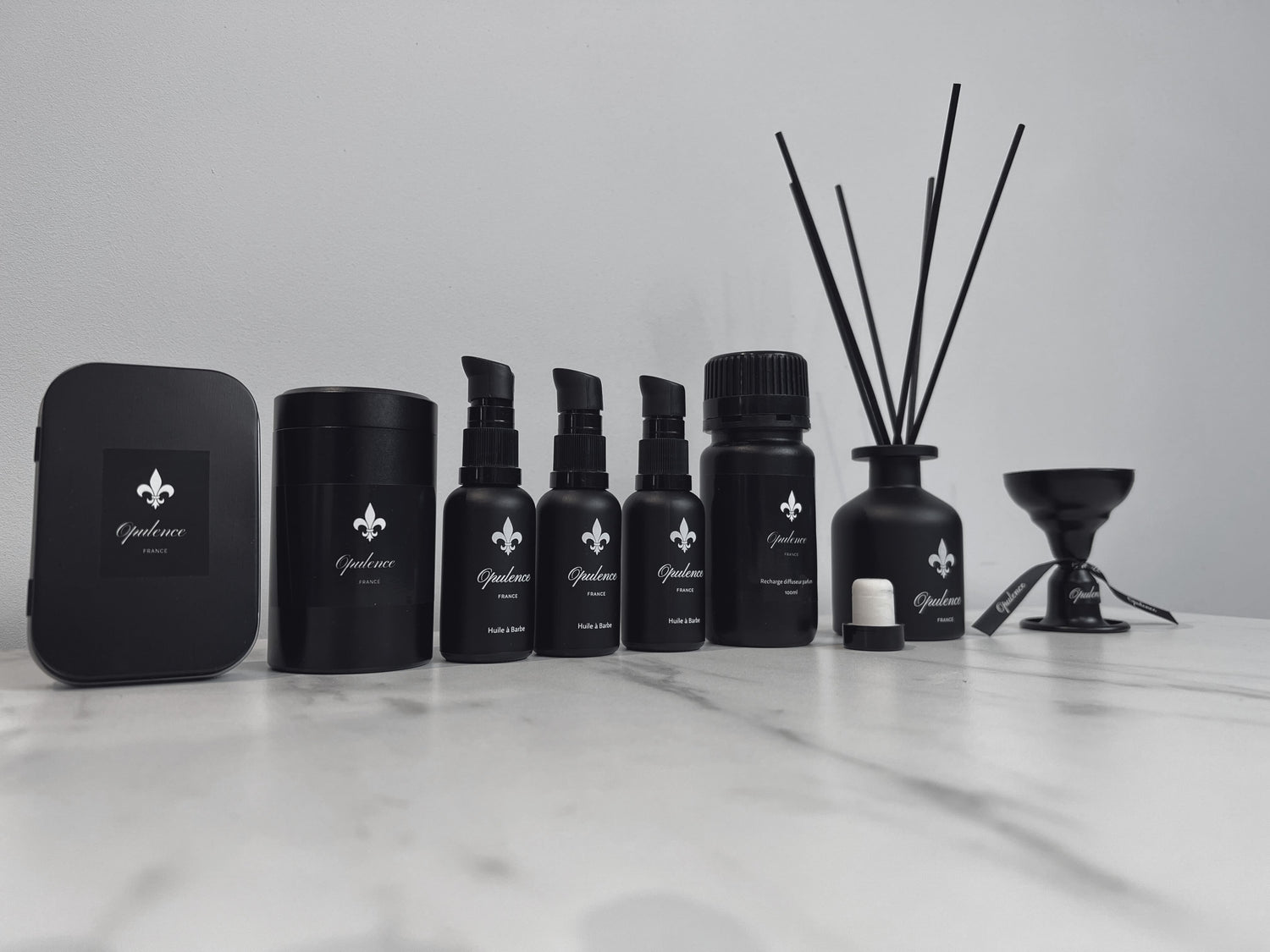 Image sur laquelle on y retrouve les produits de la gamme Opulence fabriqués en France. Cosmétiques naturels et produits de beauté et bien-être.