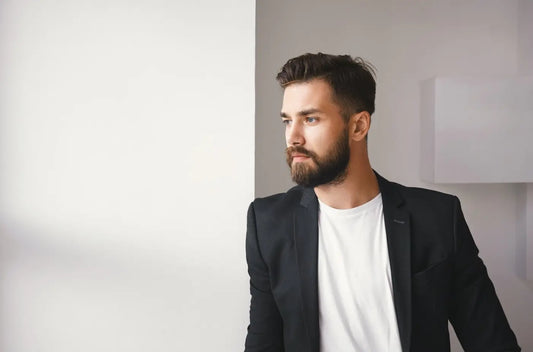 L'homme moderne et l'importance d'avoir une barbe bien entretenue.