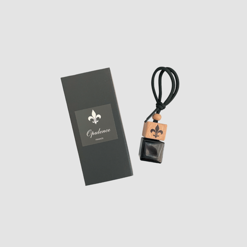 diffuseur de parfum voiture Opulence et son packaging élégant.